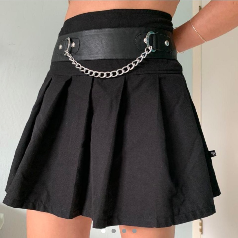 Chain Detail Pleated Skirt